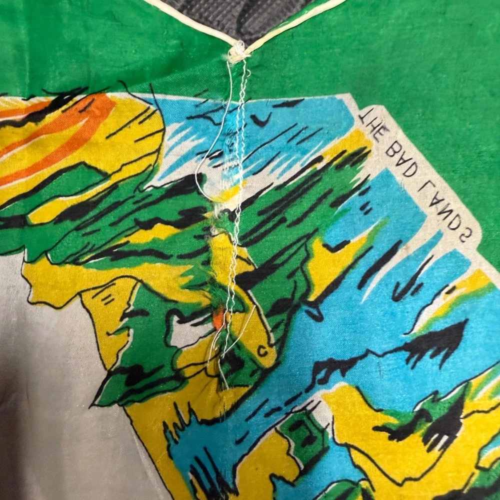 Vintage South Dakota Souvenir Scarf Women Large Green Silk Blend Map Scalloped